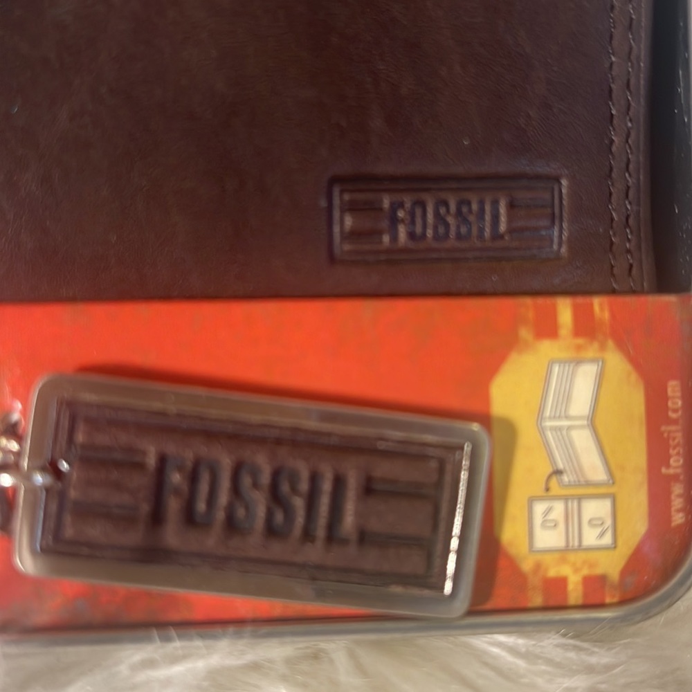 New Fossil Wallet & Keychain - image 7